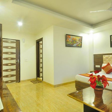 Hotel Noida Delight エクステリア 写真