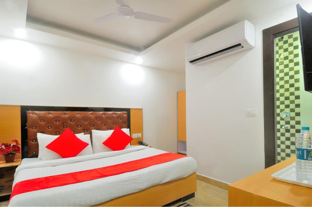 Hotel Noida Delight エクステリア 写真