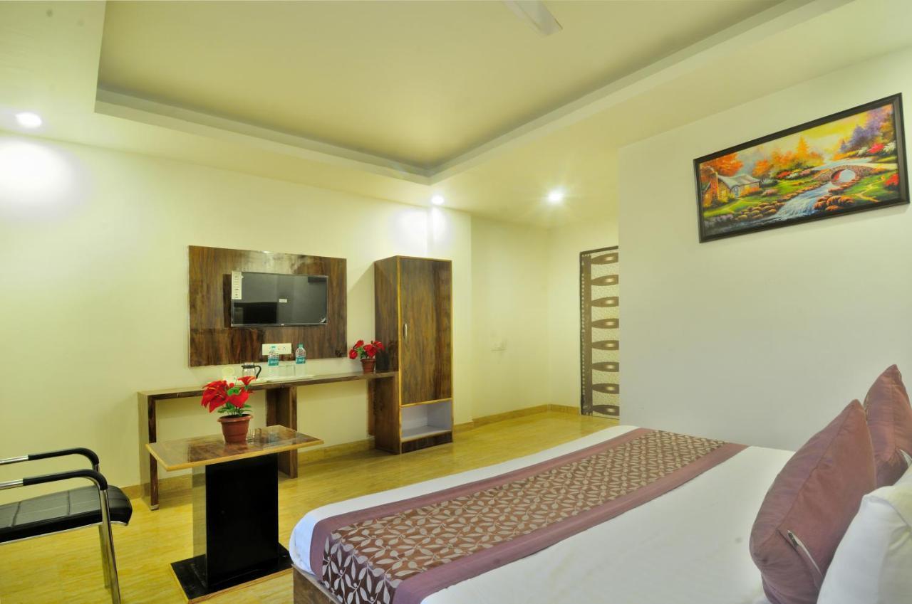 Hotel Noida Delight エクステリア 写真