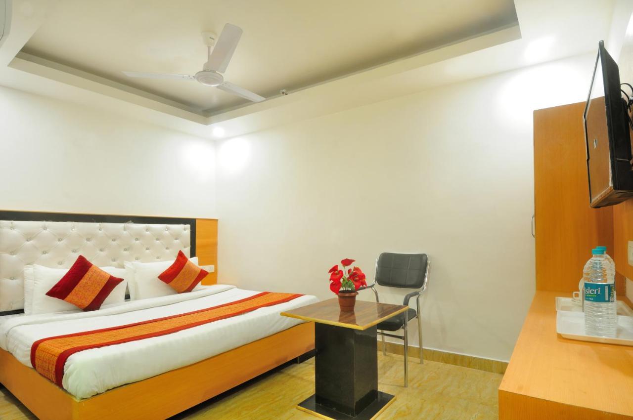 Hotel Noida Delight エクステリア 写真
