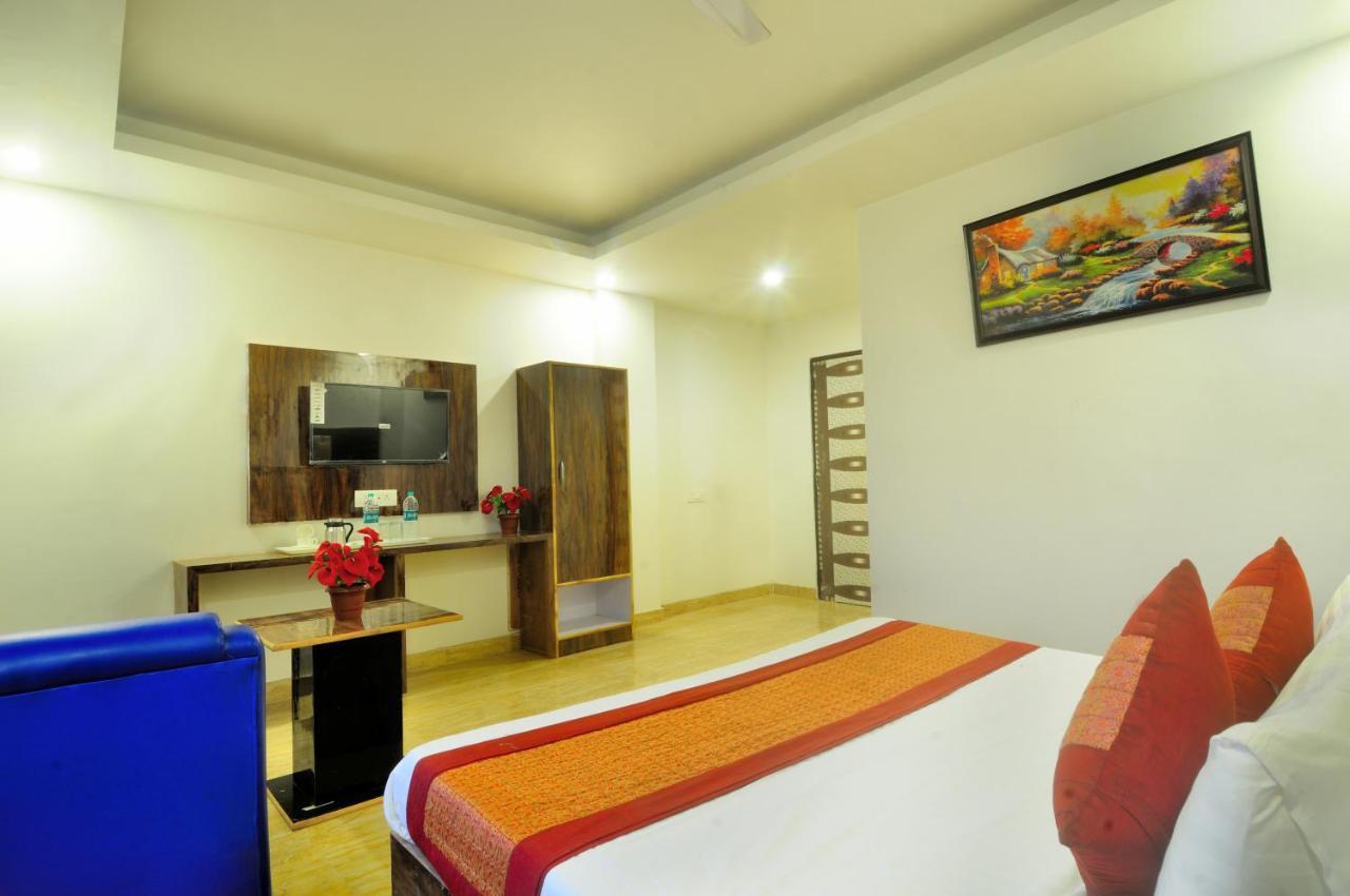 Hotel Noida Delight エクステリア 写真
