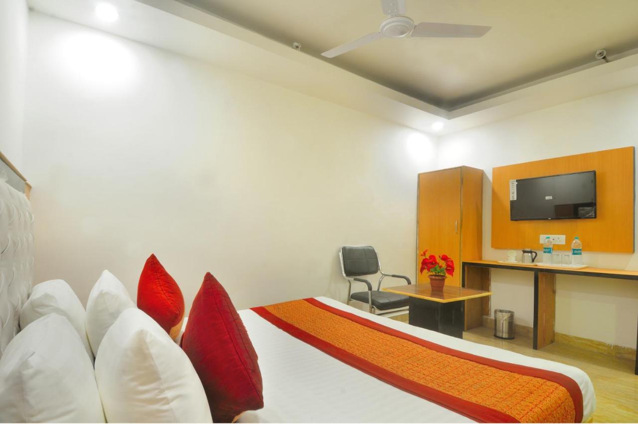 Hotel Noida Delight エクステリア 写真