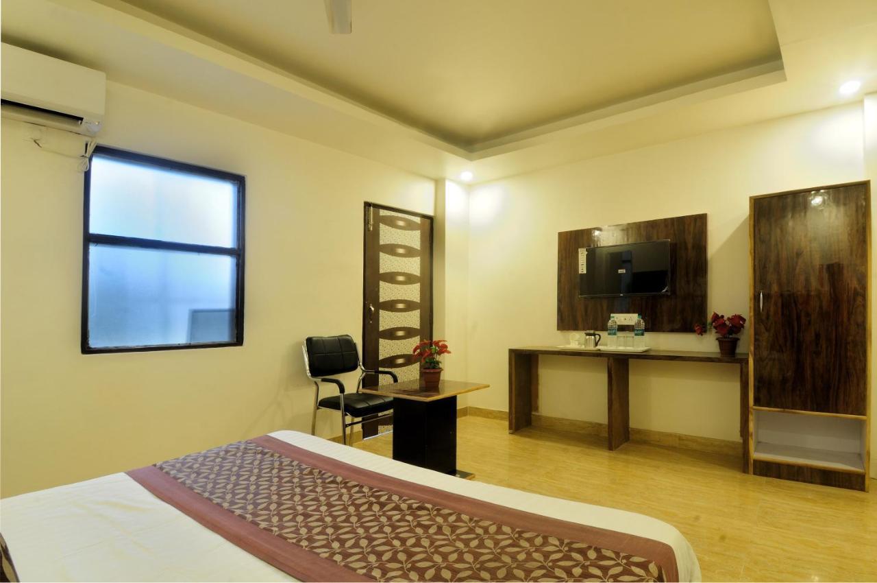 Hotel Noida Delight エクステリア 写真